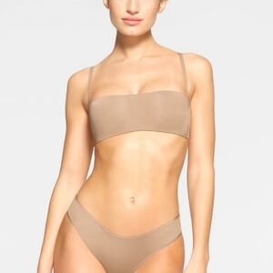 Skims Body Wireless Strapless Bra in Sand